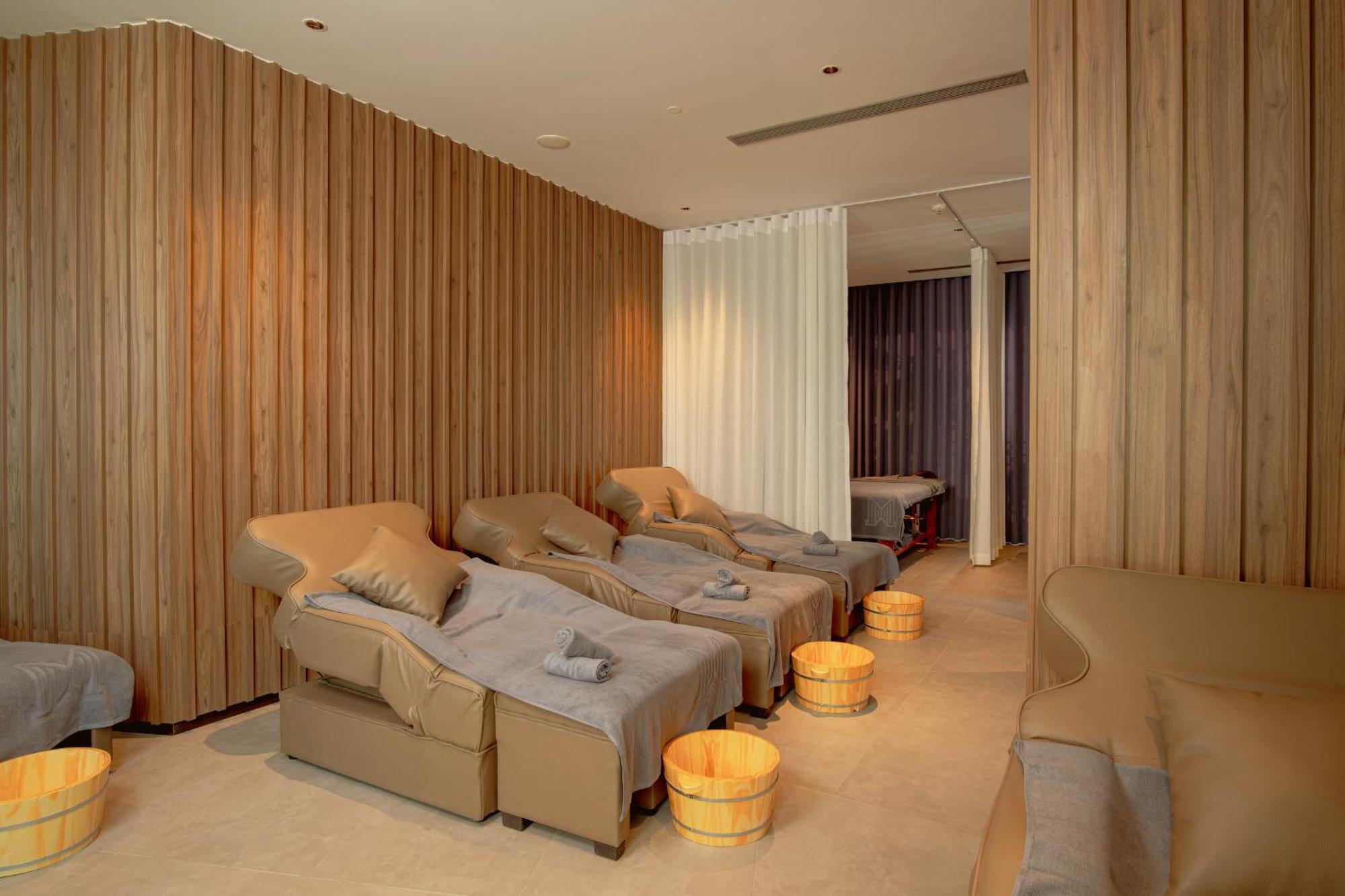 M Hotel Danang Kültér fotó A foot reflexology room at a spa
