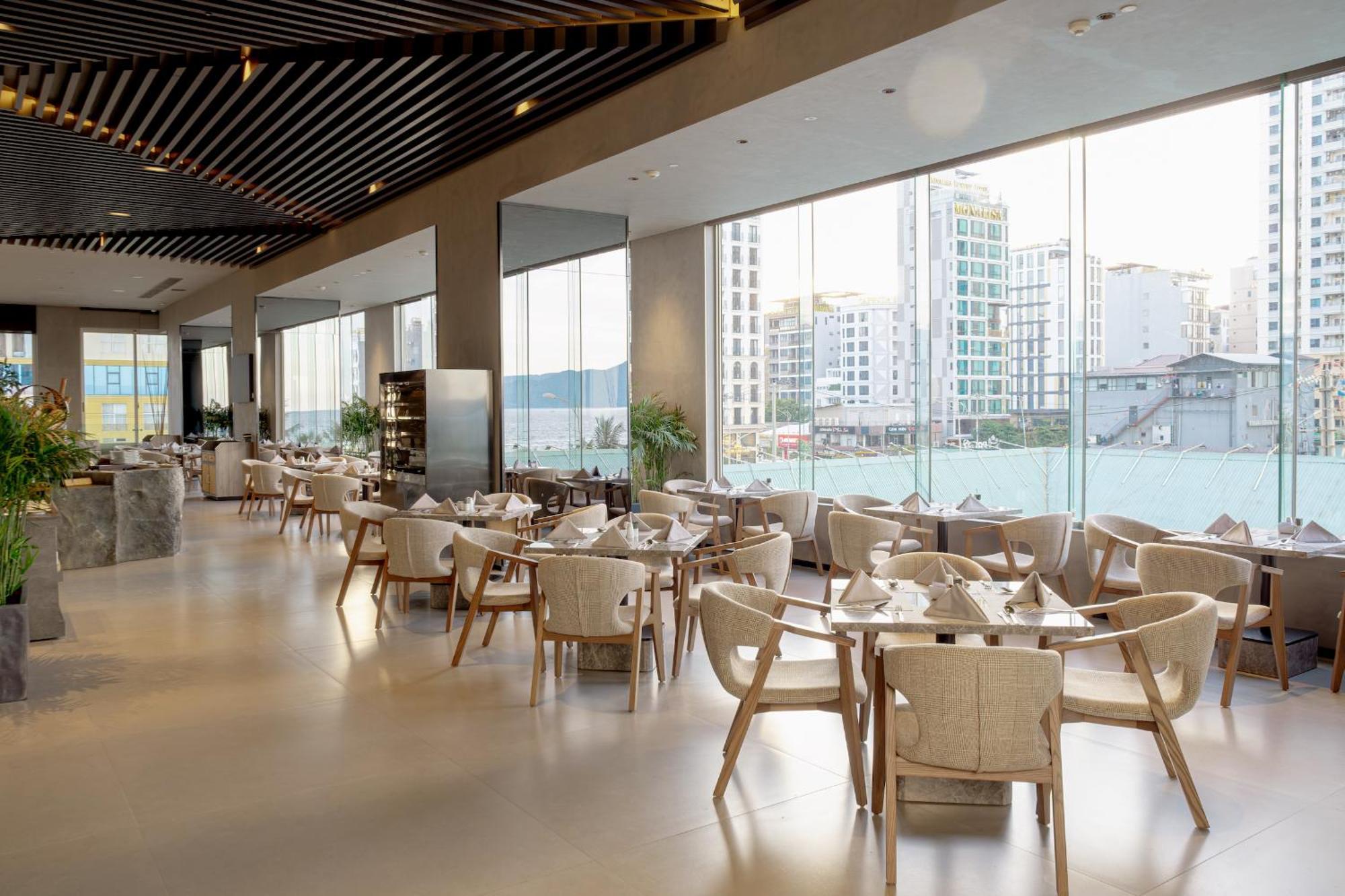 M Hotel Danang Kültér fotó The restaurant