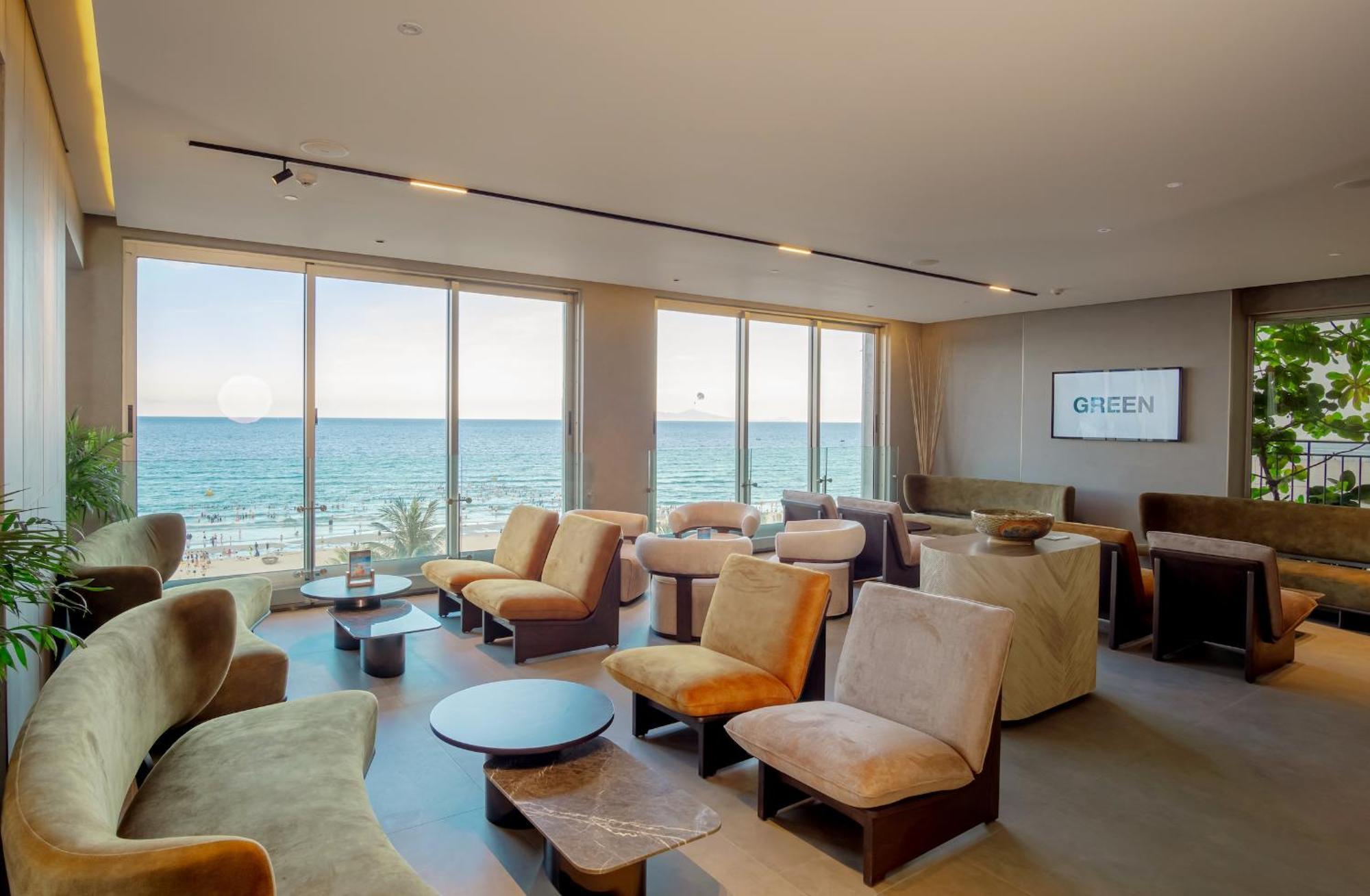 M Hotel Danang Kültér fotó Club Lounge at Tel Aviv airport
