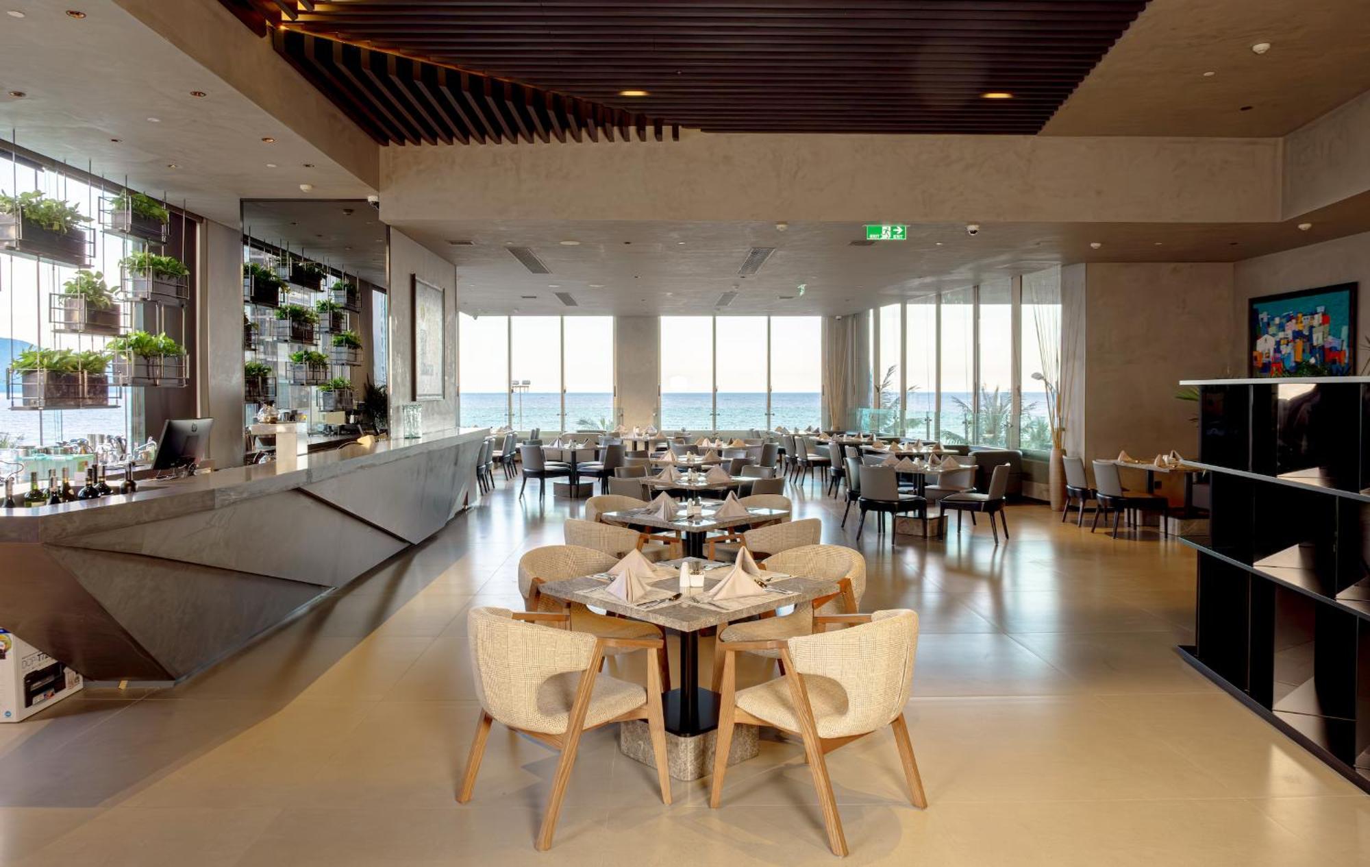 M Hotel Danang Kültér fotó The restaurant