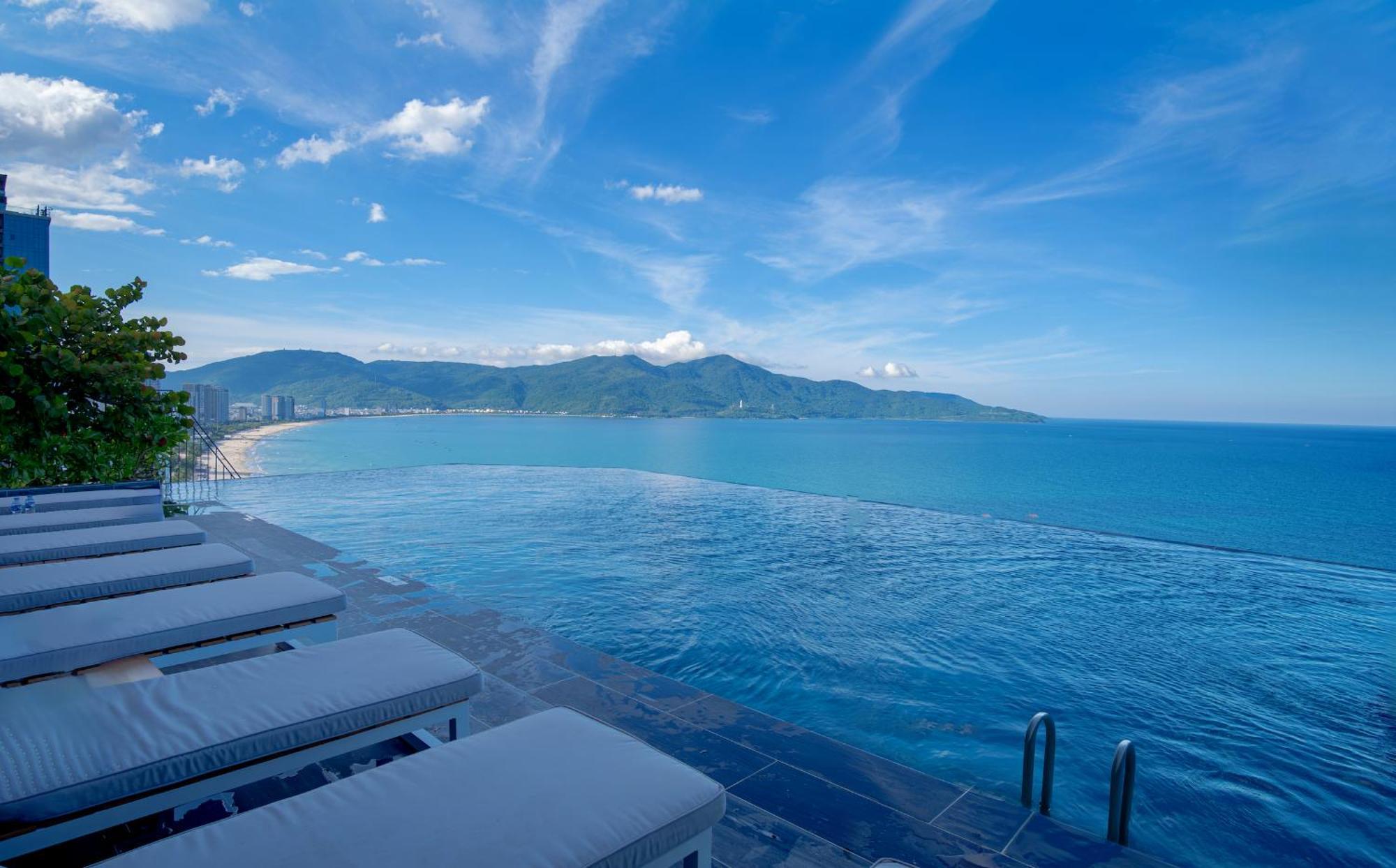 M Hotel Danang Kültér fotó View of the Andaman Sea from the pool at the Patong Beach Club